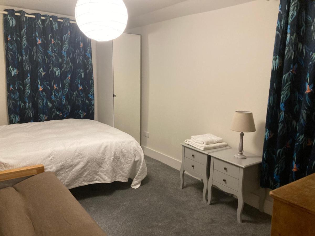 Beautiful 1-Bed Studio In Лондон Экстерьер фото